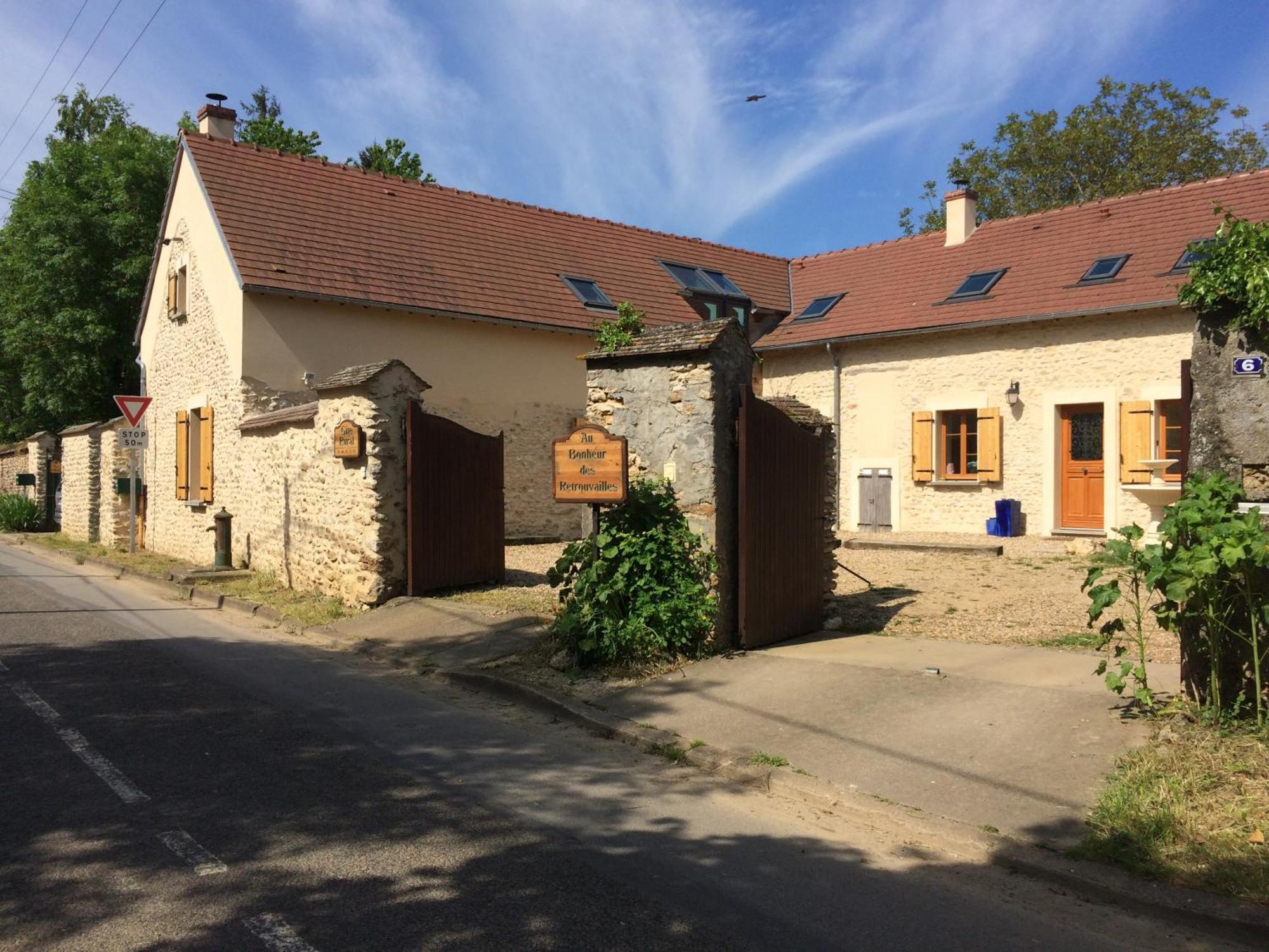 Au Bonheur Des Retrouvailles Hotel Denonville Buitenkant foto